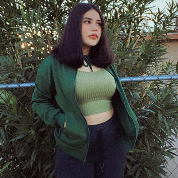 5 ⭐️ Posher⭐️ - Picture 1 of 2